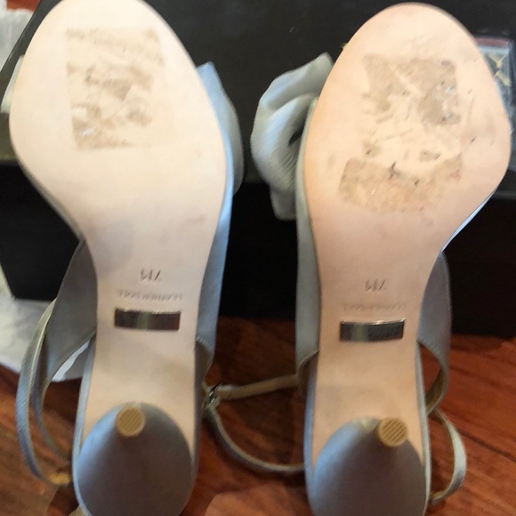 BADGLEY MISCHKA SILVER SATIN SANDAL NWT SZ 7 - Picture 3 of 7